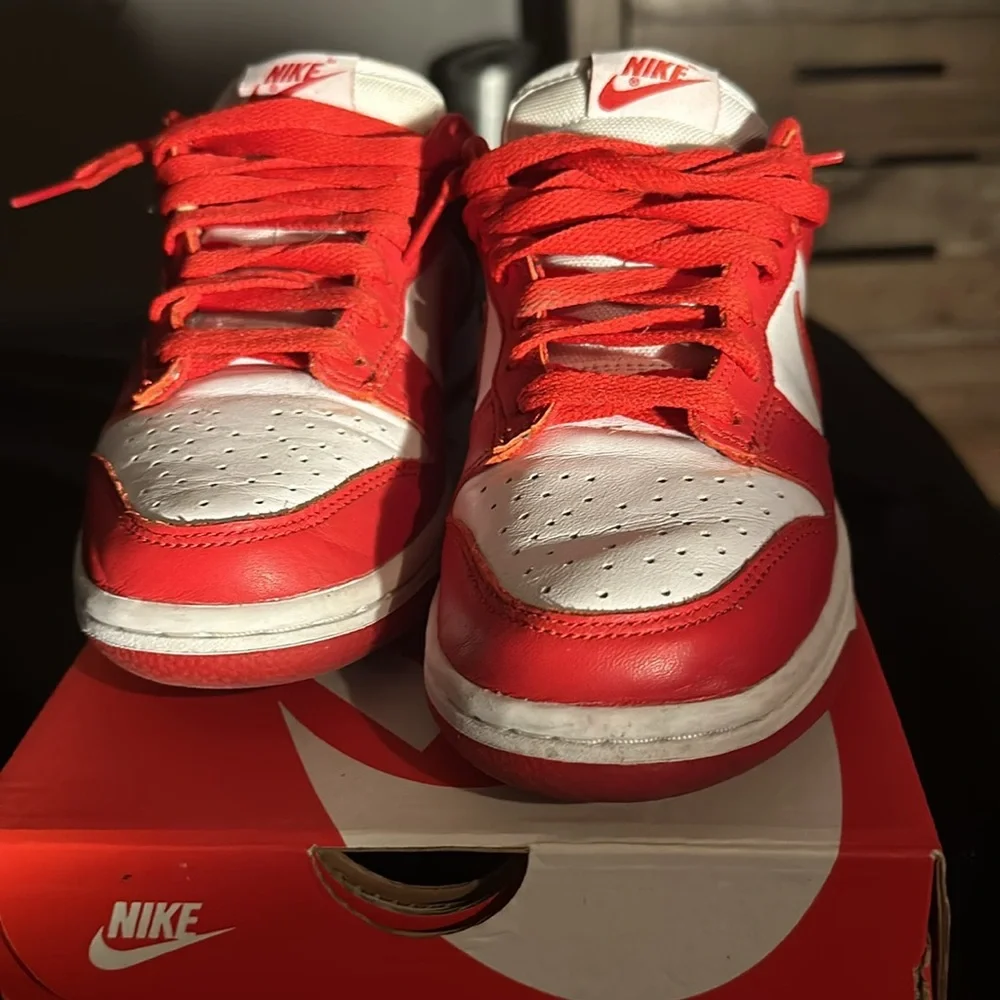 Red Nike dunks - Picture 2 of 5
